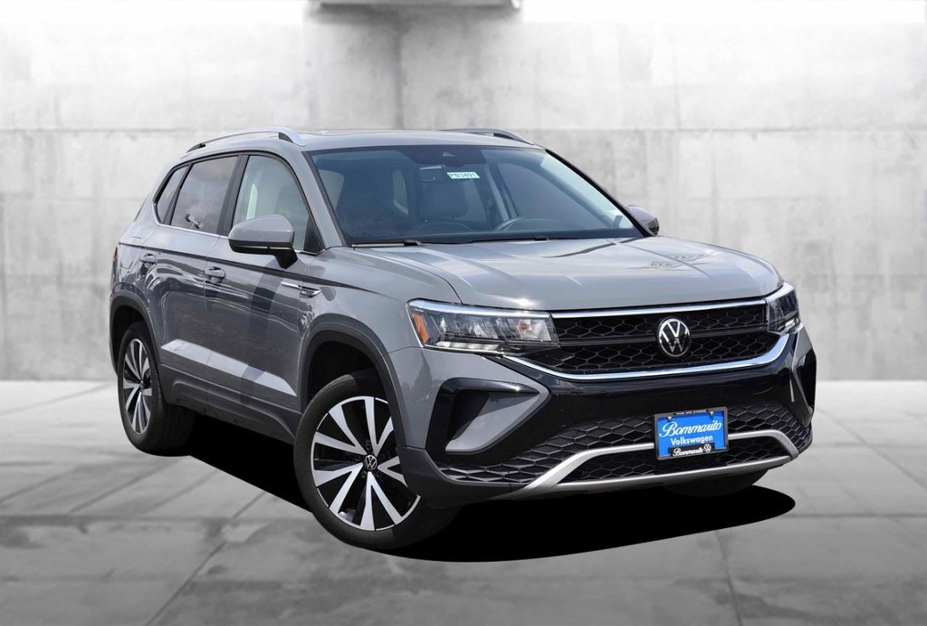 Volkswagen Taos Vehicle Full-screen Gallery Image 2