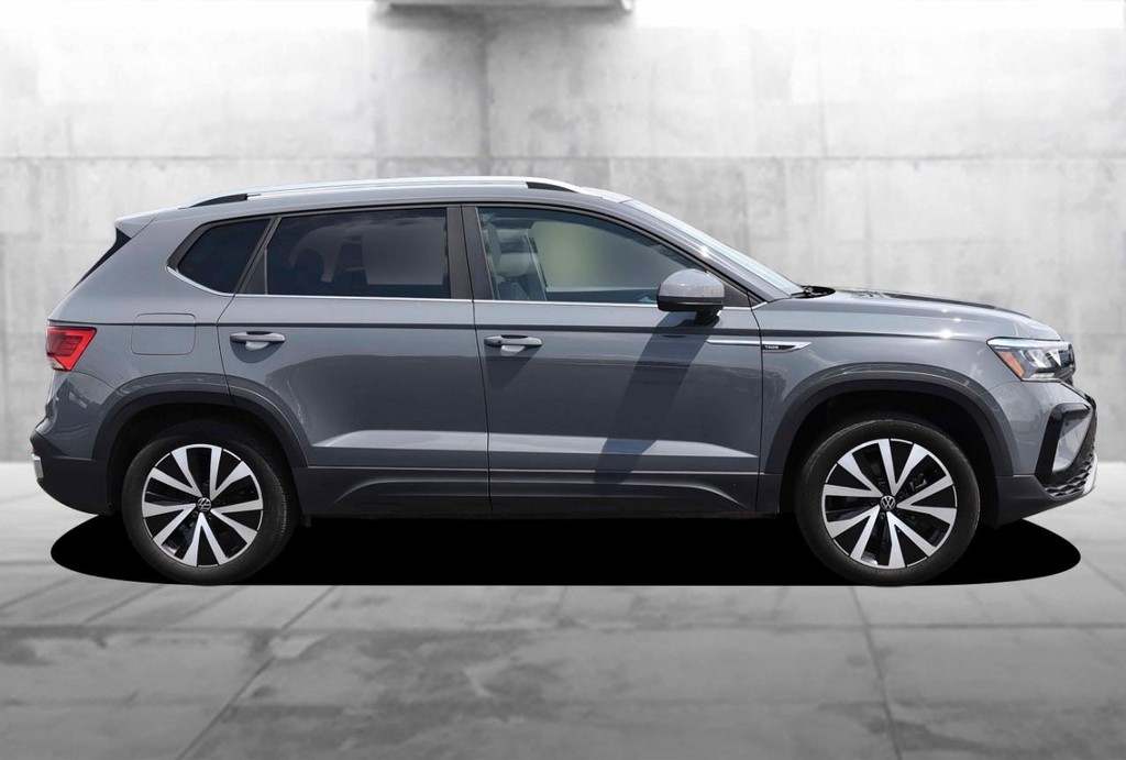 Volkswagen Taos Vehicle Full-screen Gallery Image 5