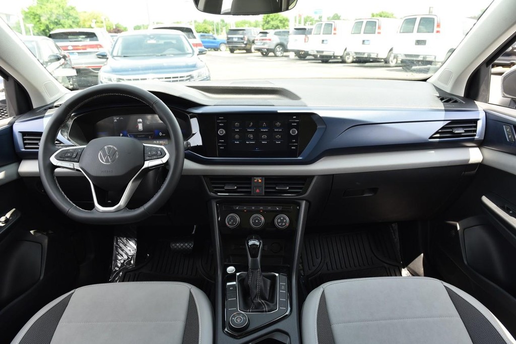 Volkswagen Taos Vehicle Full-screen Gallery Image 7