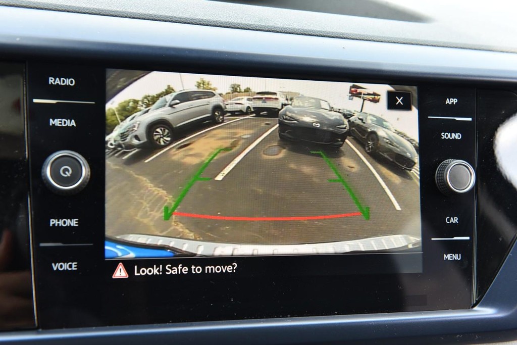 Volkswagen Taos Vehicle Full-screen Gallery Image 12