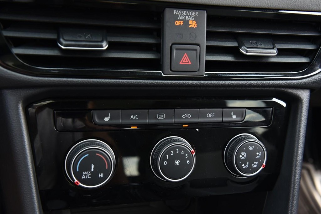 Volkswagen Taos Vehicle Full-screen Gallery Image 14