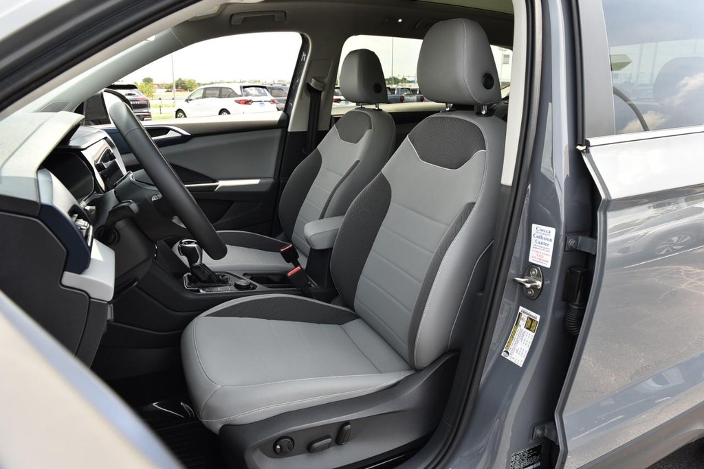 Volkswagen Taos Vehicle Full-screen Gallery Image 19