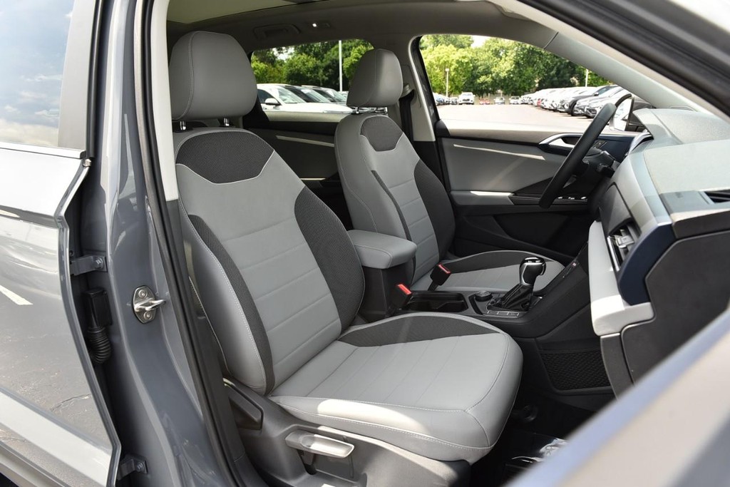 Volkswagen Taos Vehicle Full-screen Gallery Image 20