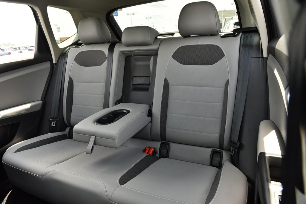 Volkswagen Taos Vehicle Full-screen Gallery Image 22