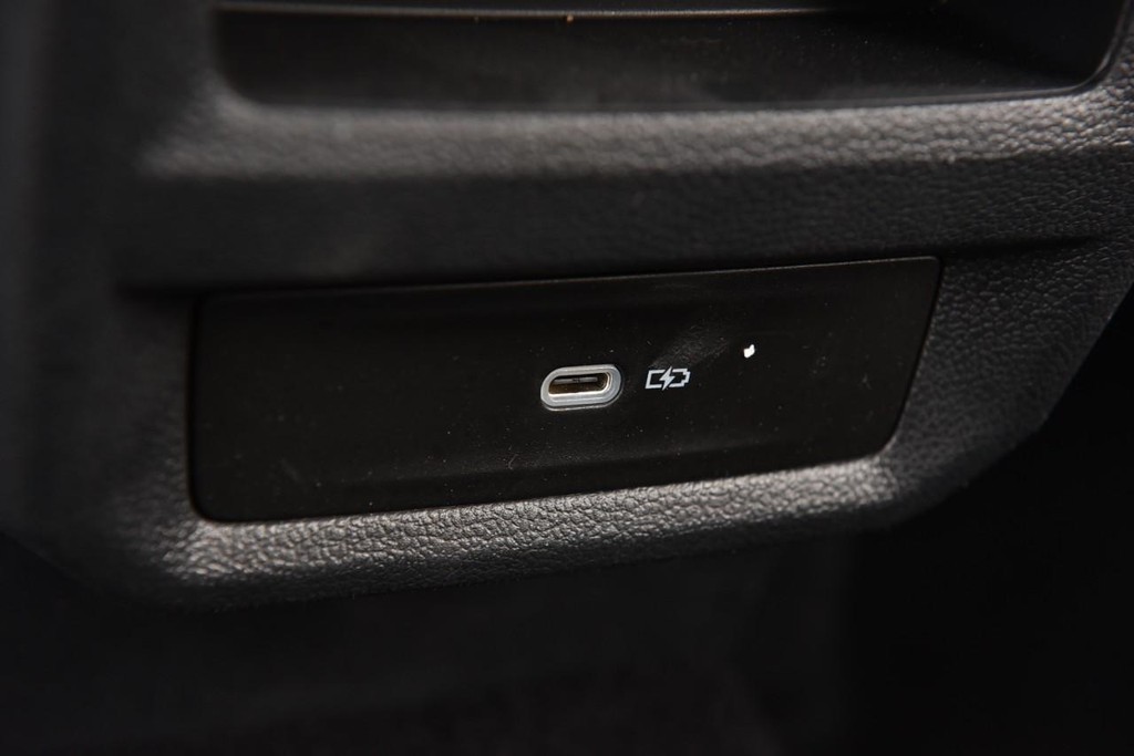 Volkswagen Taos Vehicle Full-screen Gallery Image 24