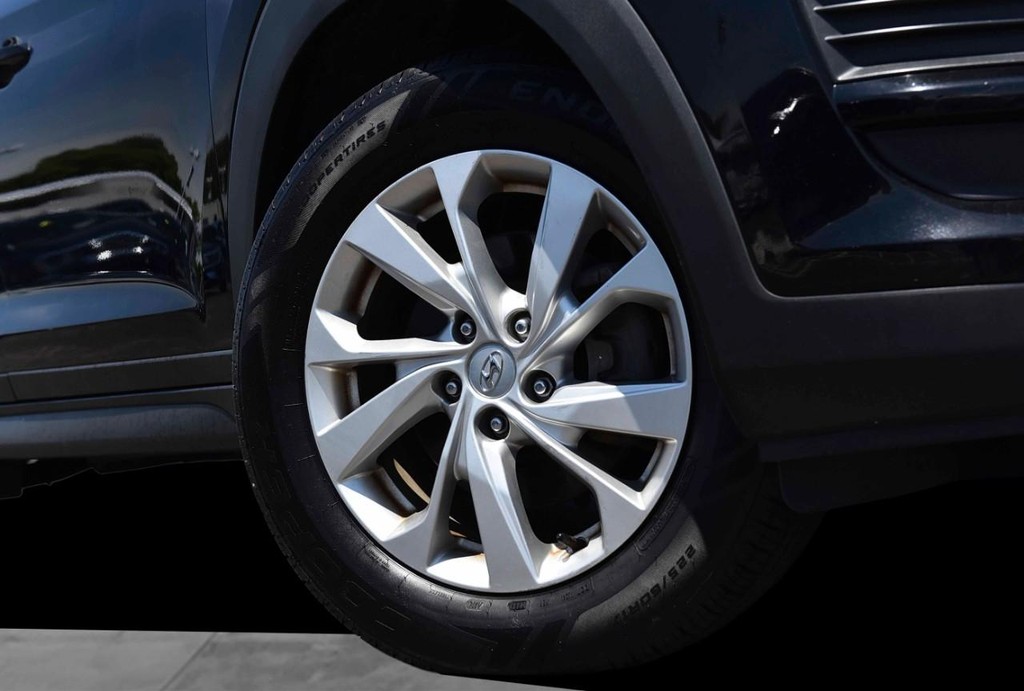 Hyundai Tucson Vehicle Full-screen Gallery Image 3