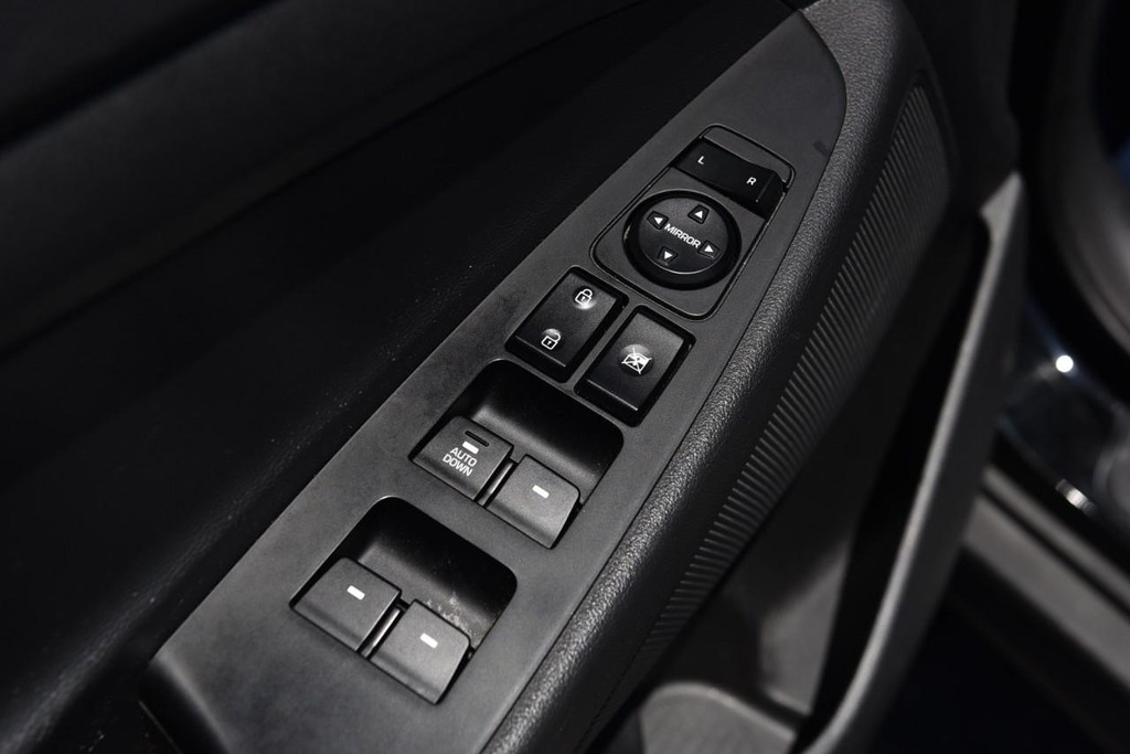 Hyundai Tucson Vehicle Full-screen Gallery Image 8