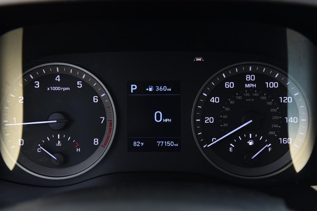 Hyundai Tucson Vehicle Full-screen Gallery Image 10