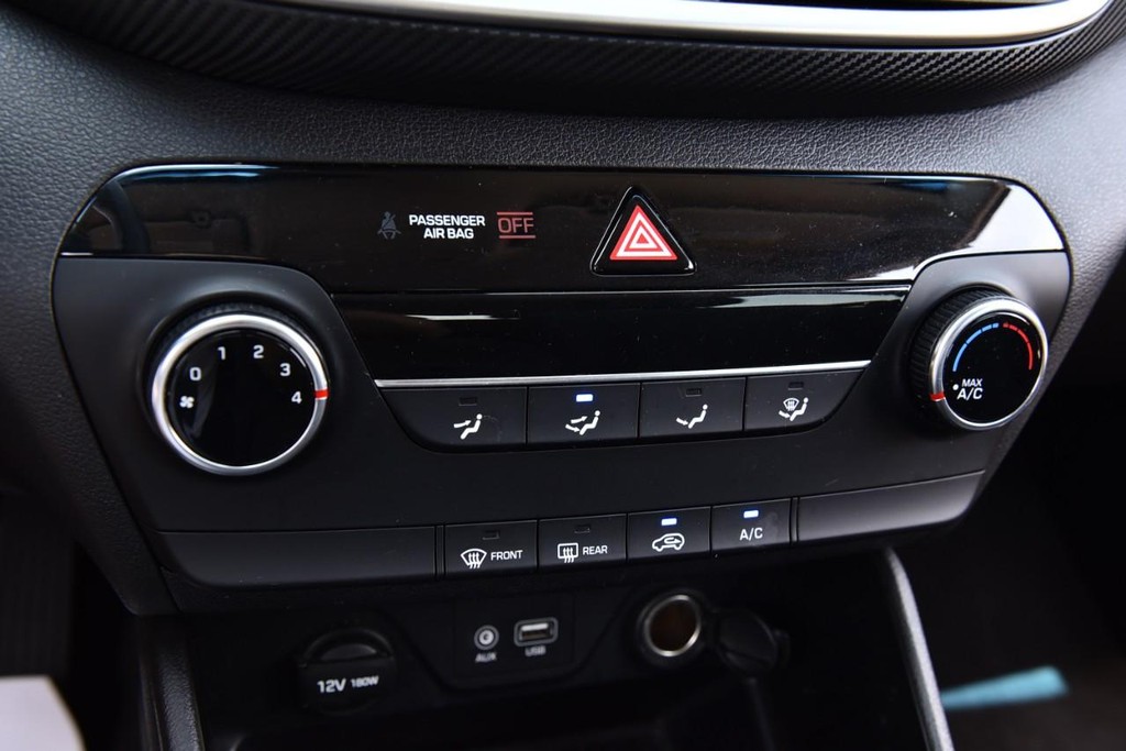 Hyundai Tucson Vehicle Full-screen Gallery Image 13