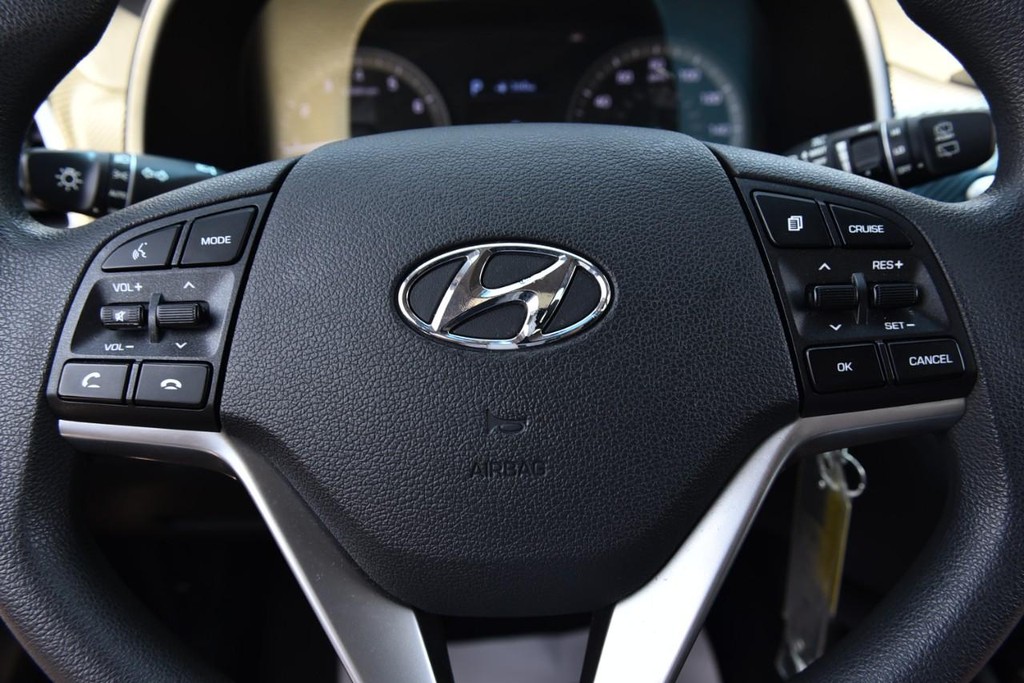 Hyundai Tucson Vehicle Full-screen Gallery Image 16