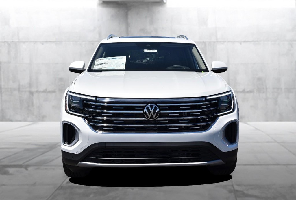 Volkswagen Atlas Vehicle Full-screen Gallery Image 4