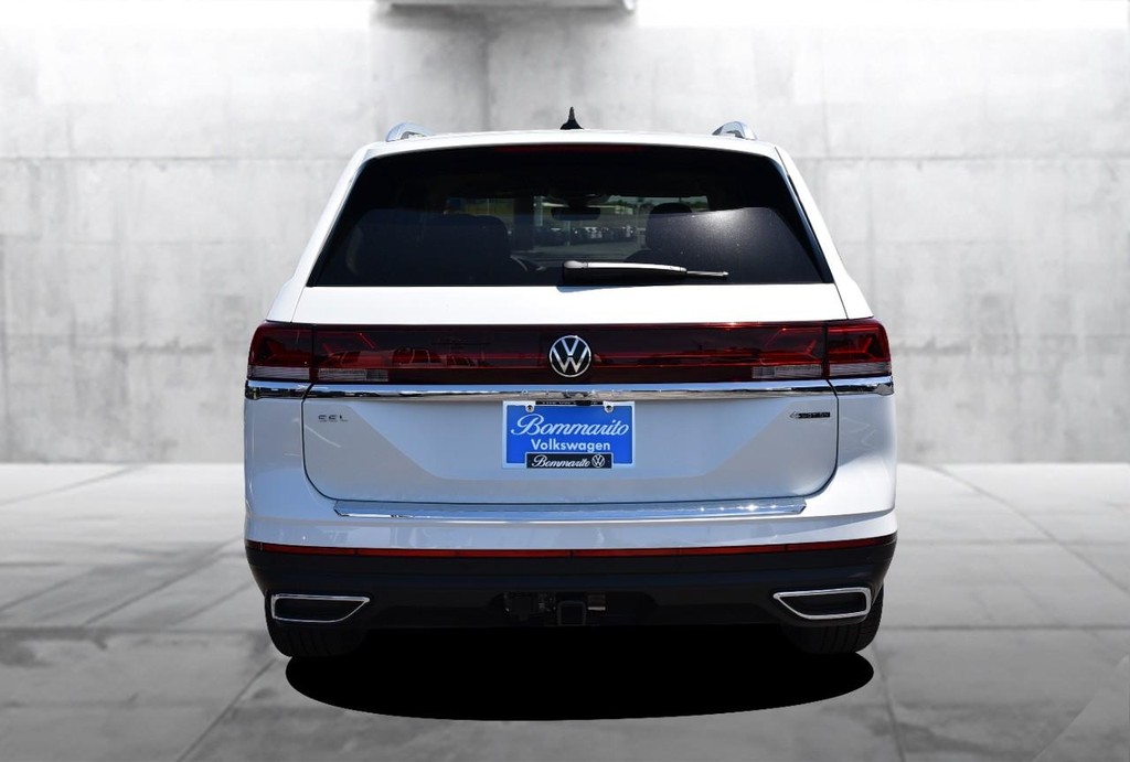 Volkswagen Atlas Vehicle Full-screen Gallery Image 6