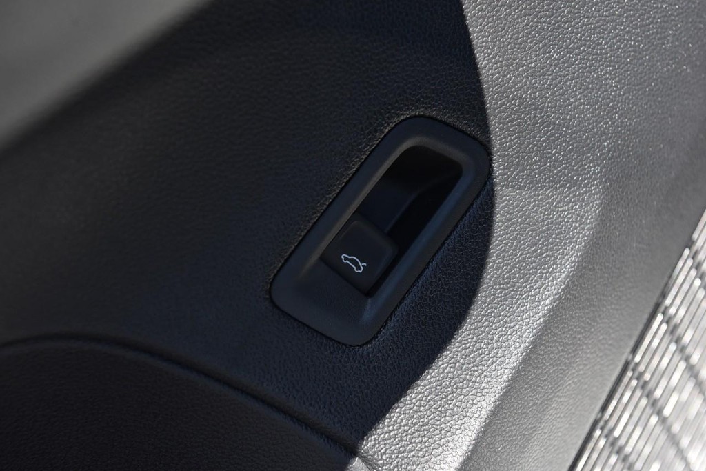 Volkswagen Atlas Vehicle Full-screen Gallery Image 9