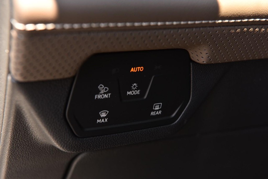 Volkswagen Atlas Vehicle Full-screen Gallery Image 11