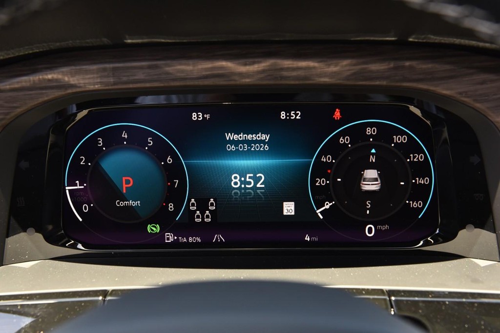Volkswagen Atlas Vehicle Full-screen Gallery Image 12