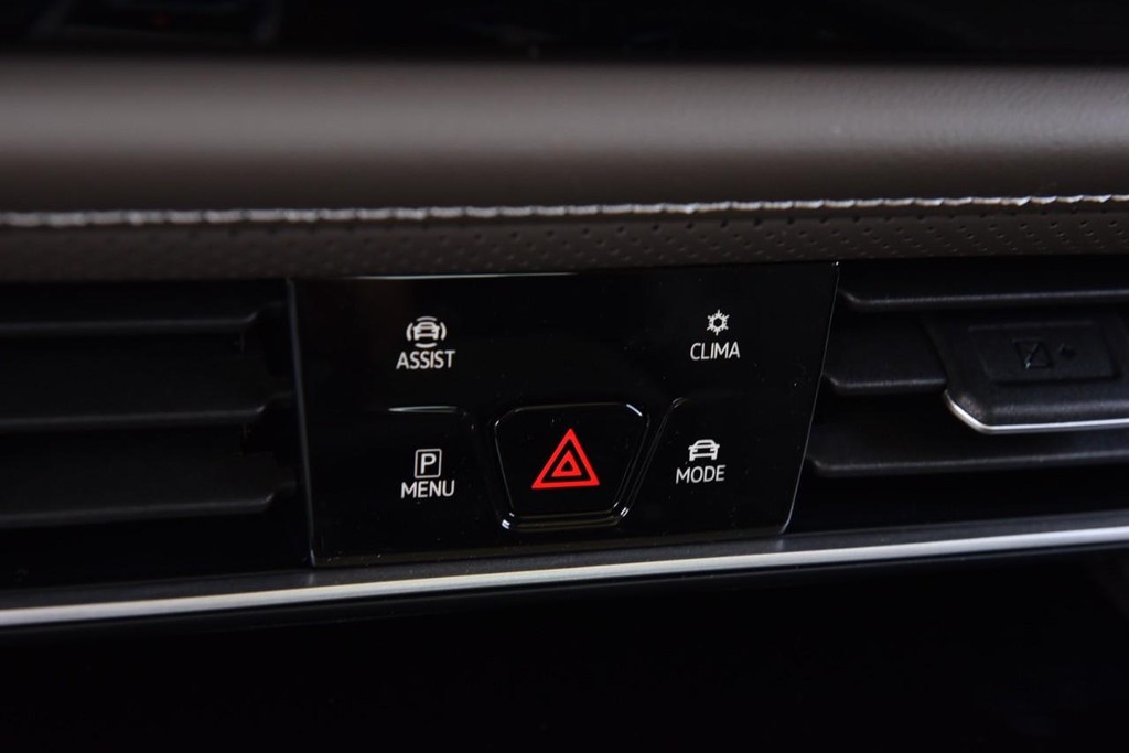 Volkswagen Atlas Vehicle Full-screen Gallery Image 15
