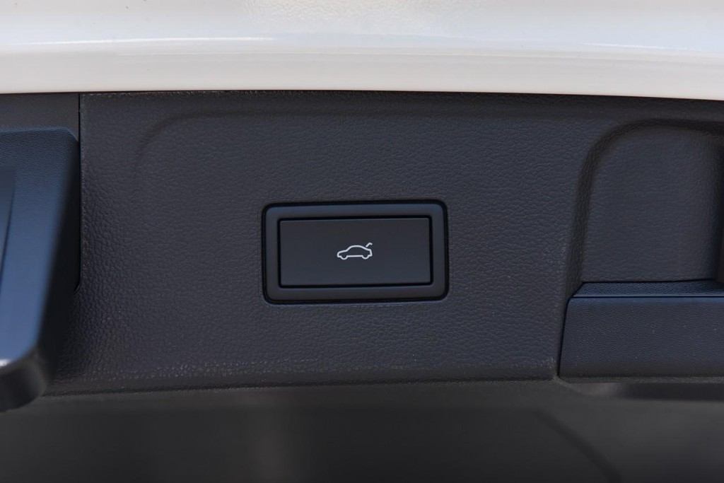 Volkswagen Atlas Vehicle Full-screen Gallery Image 27