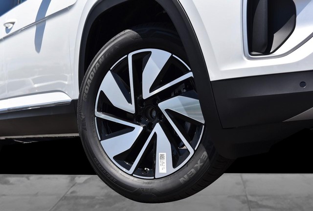 Volkswagen Atlas Vehicle Image 03