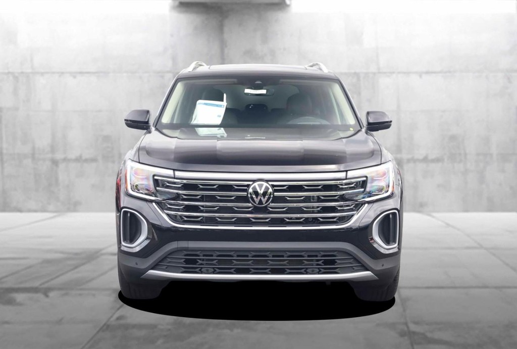 Volkswagen Atlas Vehicle Full-screen Gallery Image 4