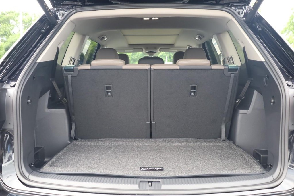 Volkswagen Atlas Vehicle Full-screen Gallery Image 7