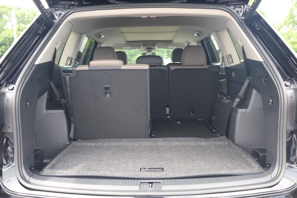 Volkswagen Atlas Vehicle Full-screen Gallery Image 8