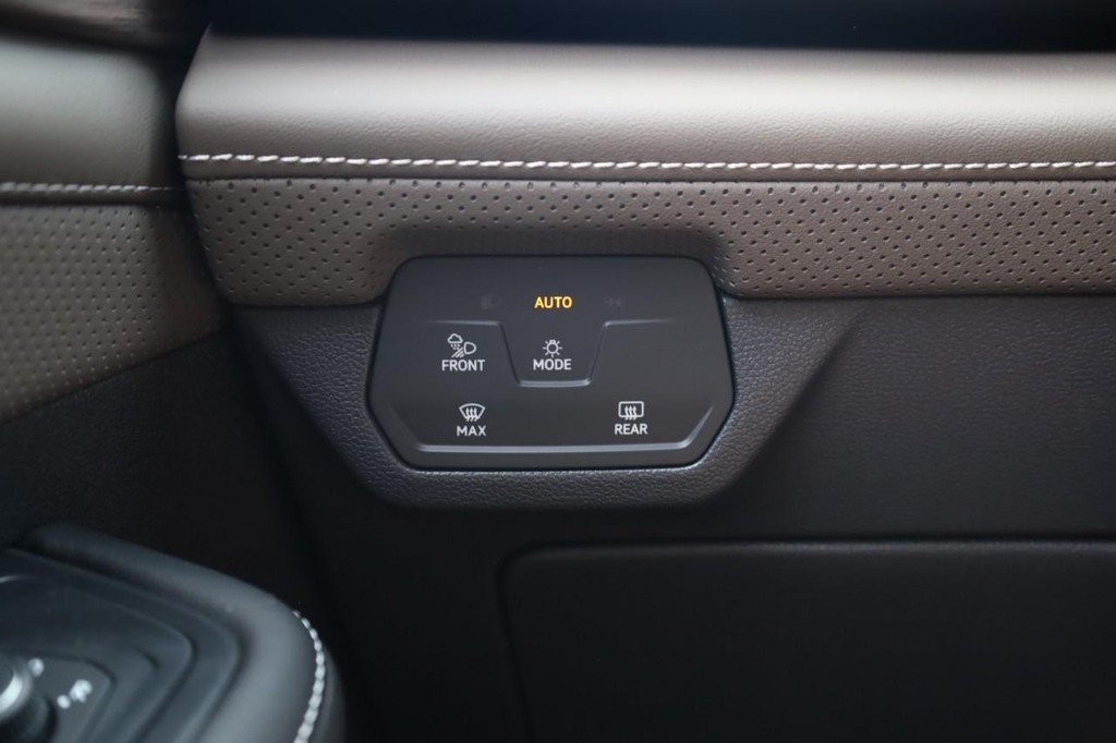 Volkswagen Atlas Vehicle Full-screen Gallery Image 19