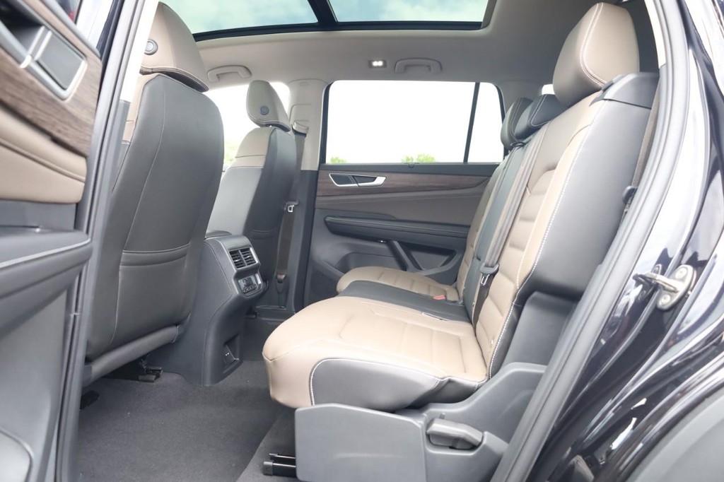 Volkswagen Atlas Vehicle Full-screen Gallery Image 21