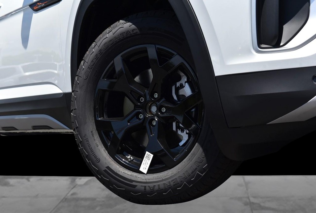 Volkswagen Atlas Vehicle Full-screen Gallery Image 3