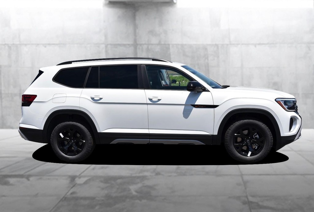 Volkswagen Atlas Vehicle Full-screen Gallery Image 5