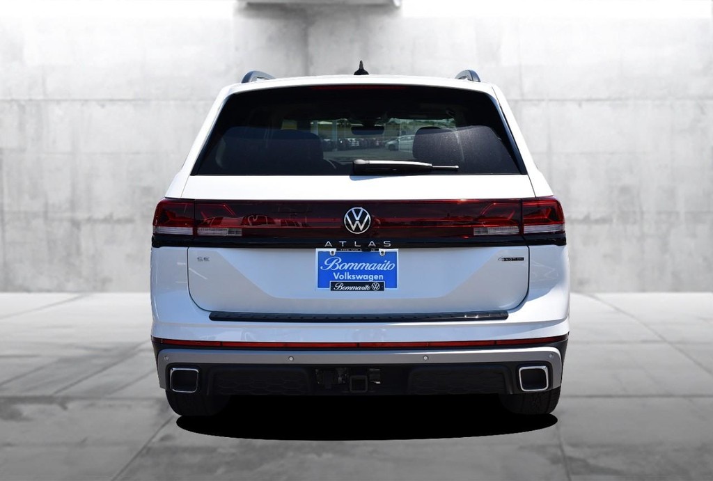 Volkswagen Atlas Vehicle Full-screen Gallery Image 6