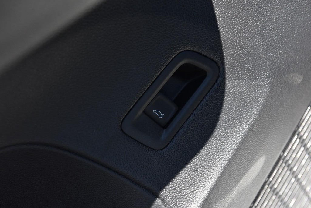 Volkswagen Atlas Vehicle Full-screen Gallery Image 9