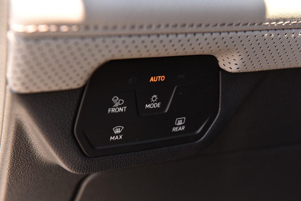 Volkswagen Atlas Vehicle Full-screen Gallery Image 11