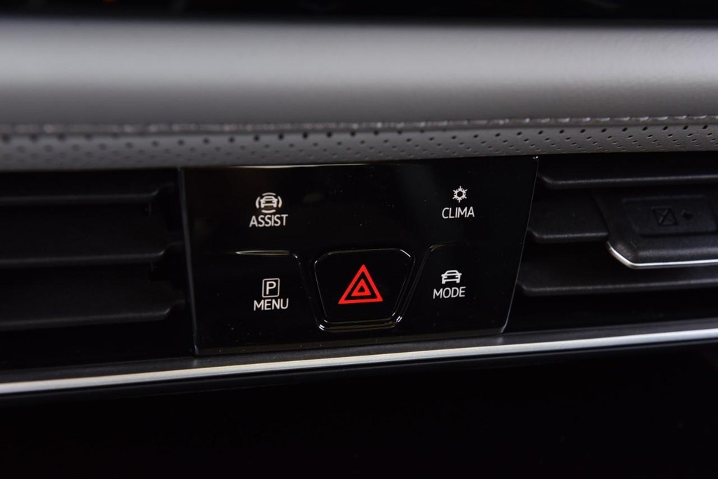 Volkswagen Atlas Vehicle Full-screen Gallery Image 15