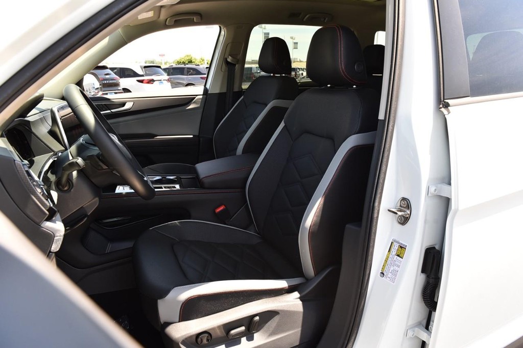 Volkswagen Atlas Vehicle Full-screen Gallery Image 19