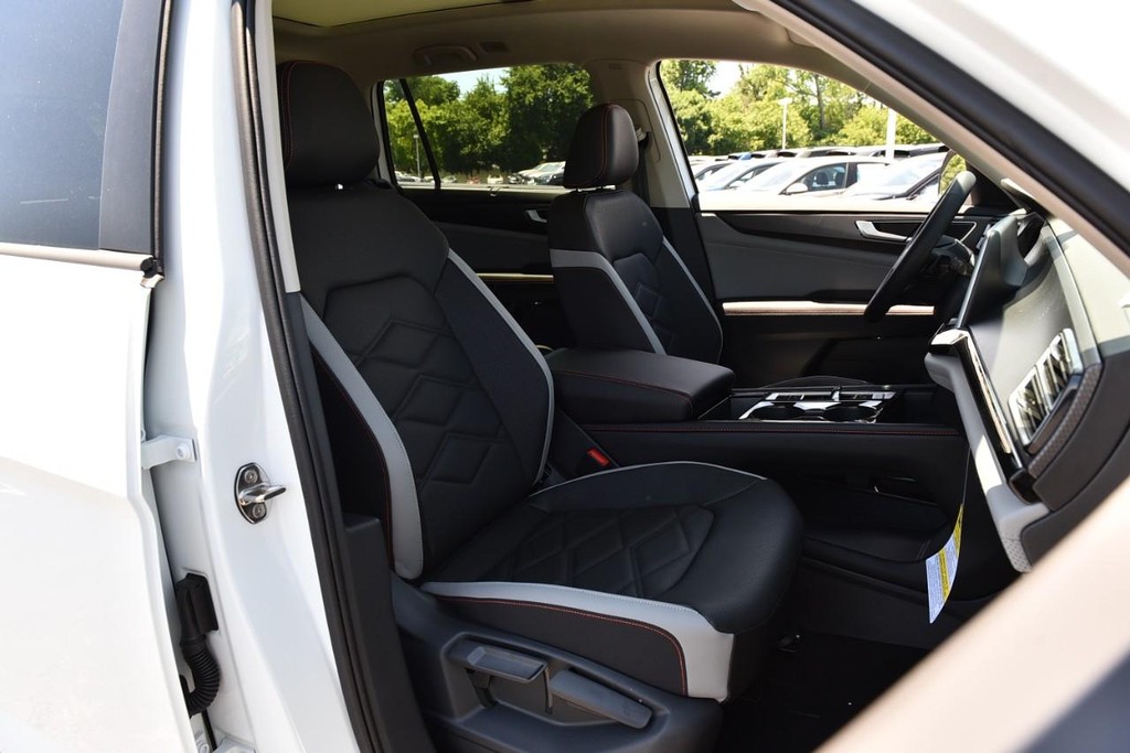Volkswagen Atlas Vehicle Full-screen Gallery Image 20