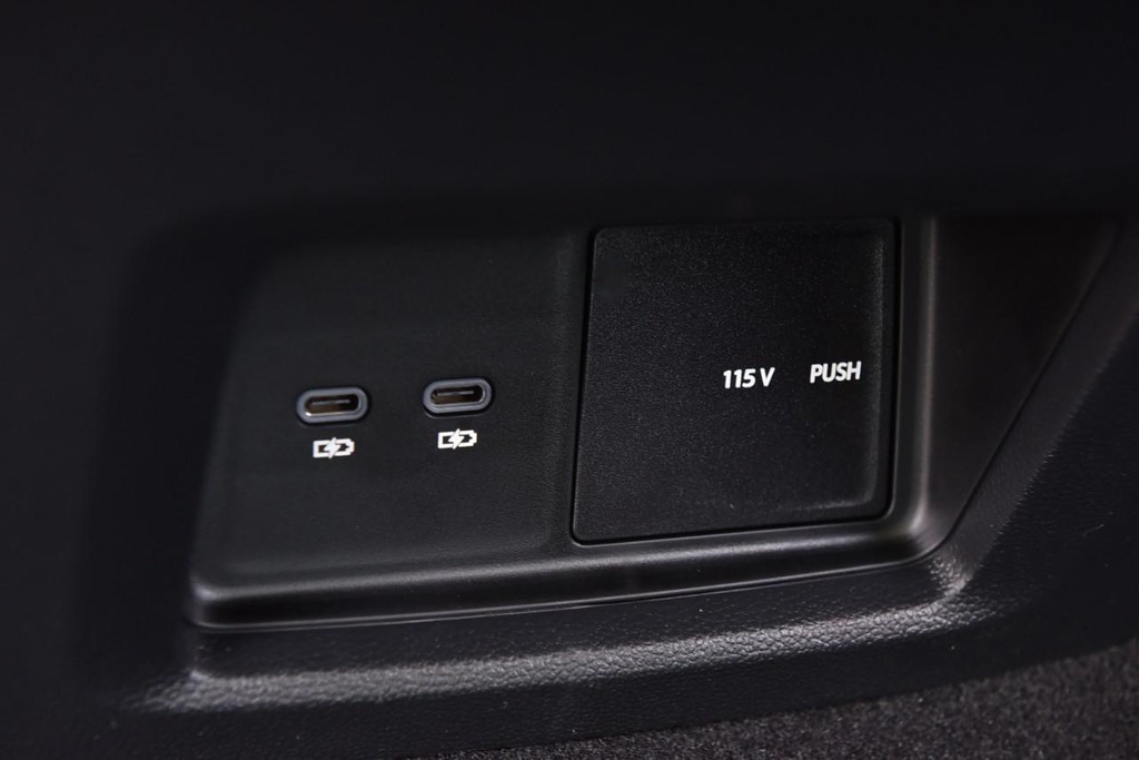 Volkswagen Atlas Vehicle Full-screen Gallery Image 24