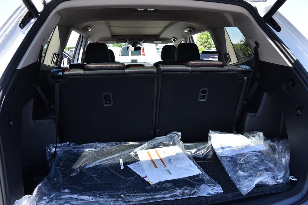 Volkswagen Atlas Vehicle Full-screen Gallery Image 26