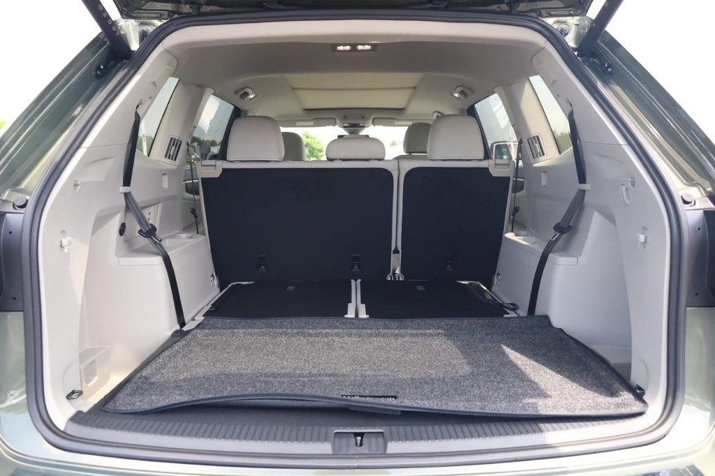 Volkswagen Atlas Vehicle Full-screen Gallery Image 9