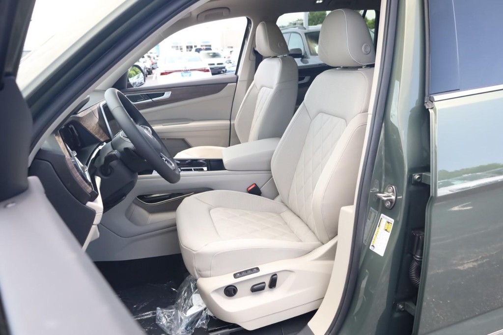 Volkswagen Atlas Vehicle Full-screen Gallery Image 10