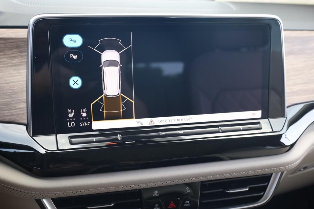 Volkswagen Atlas Vehicle Full-screen Gallery Image 14