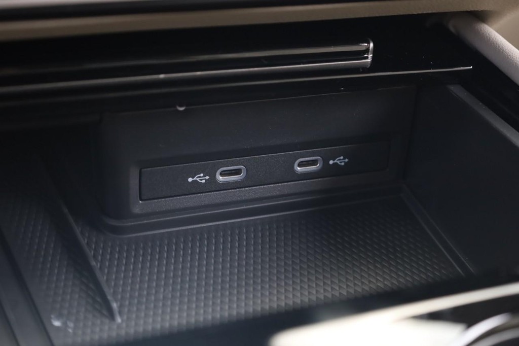 Volkswagen Atlas Vehicle Full-screen Gallery Image 16