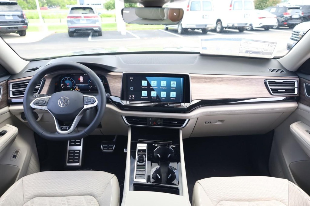 Volkswagen Atlas Vehicle Full-screen Gallery Image 25