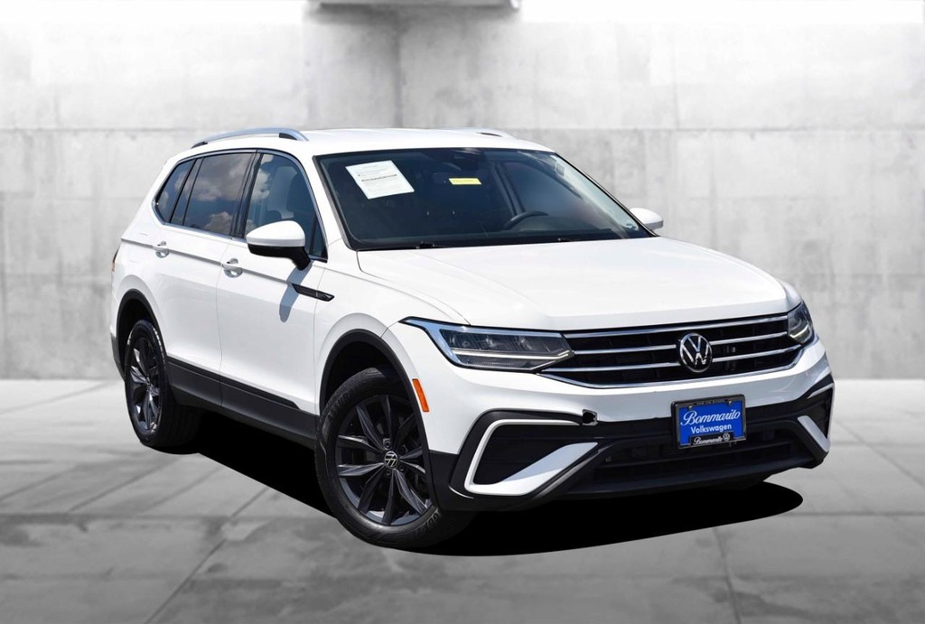 Volkswagen Tiguan Vehicle Full-screen Gallery Image 2