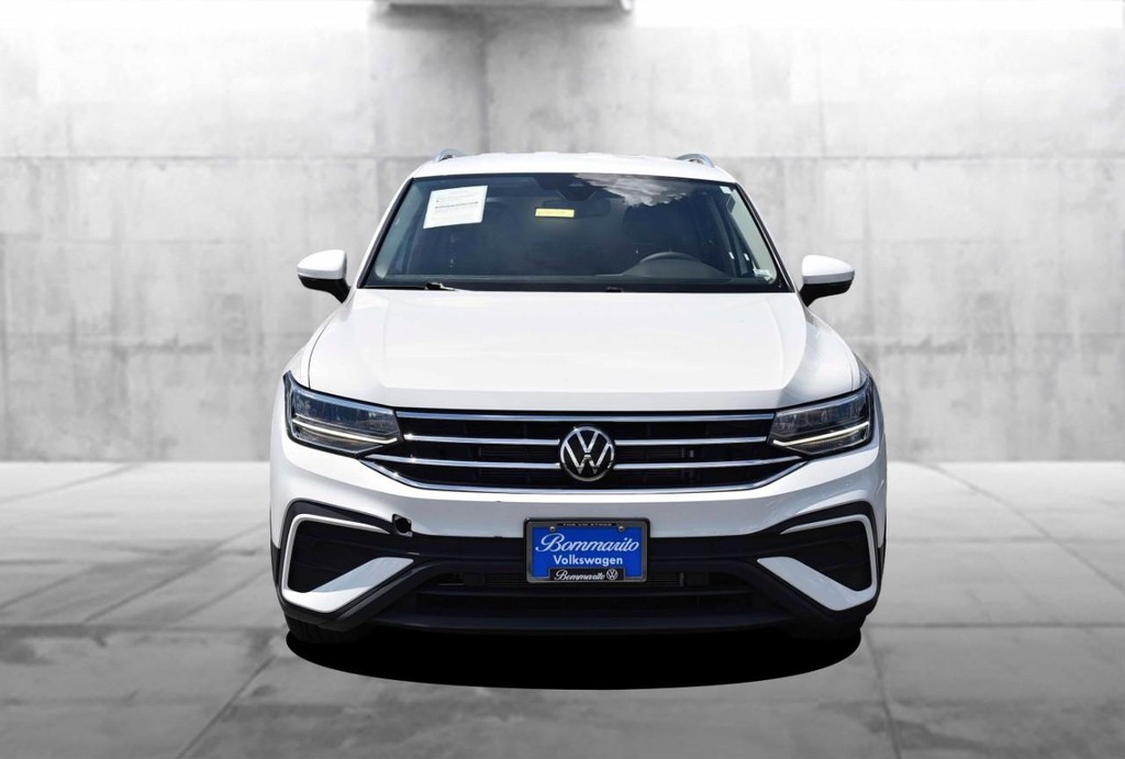 Volkswagen Tiguan Vehicle Full-screen Gallery Image 4