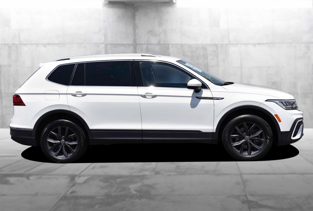 Volkswagen Tiguan Vehicle Full-screen Gallery Image 5
