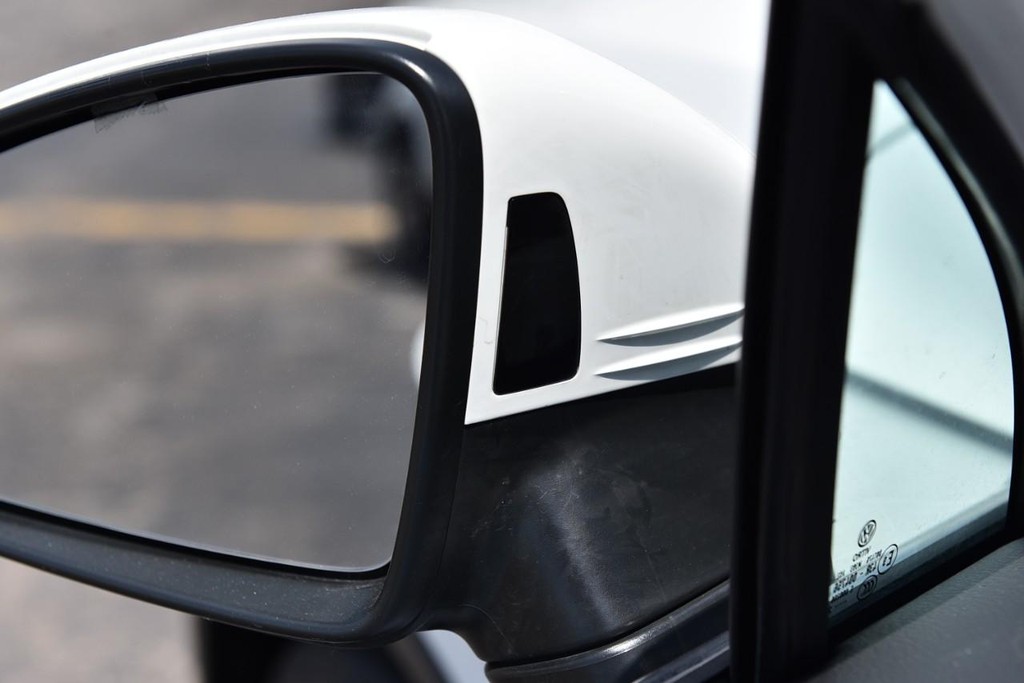 Volkswagen Tiguan Vehicle Full-screen Gallery Image 10