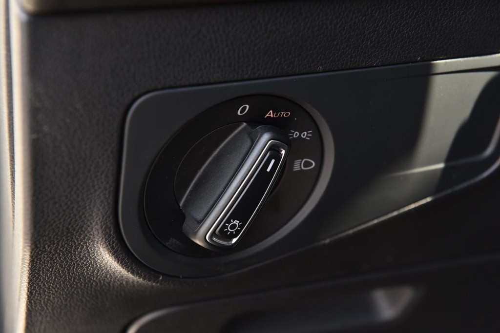 Volkswagen Tiguan Vehicle Full-screen Gallery Image 11