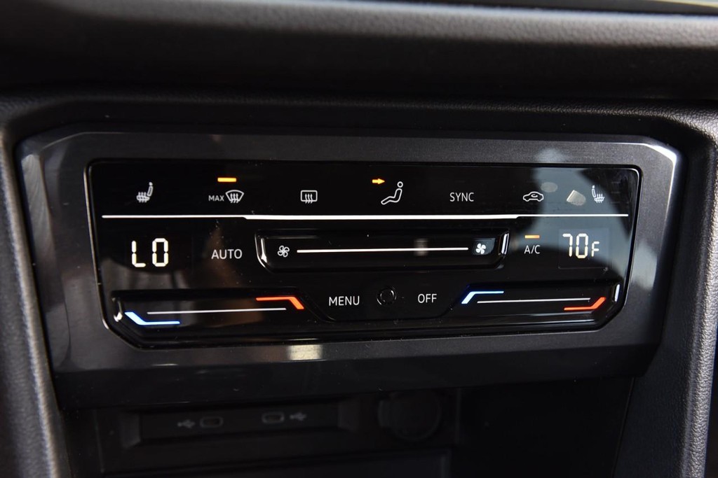Volkswagen Tiguan Vehicle Full-screen Gallery Image 15
