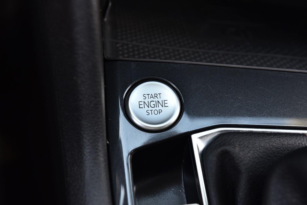 Volkswagen Tiguan Vehicle Full-screen Gallery Image 17