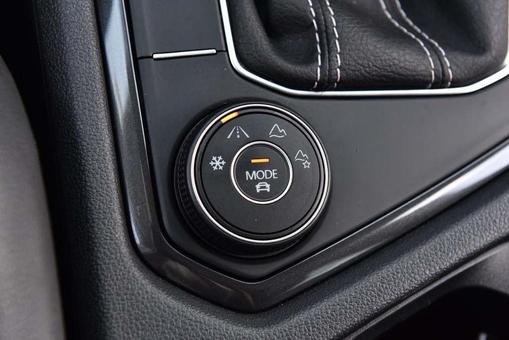 Volkswagen Tiguan Vehicle Full-screen Gallery Image 18